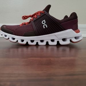 On cloudswift size 7 wide women's